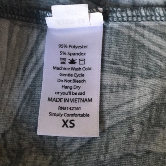 LuLaRoe Raglan Sleeves Disney‎ Princess Aurora Print Randy Top - Picture 6 of 9